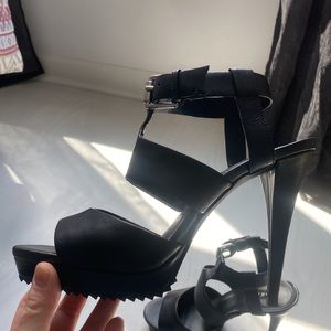 DKNY 7M Black Leather Stellato Peep Toe 3 Strap Heels